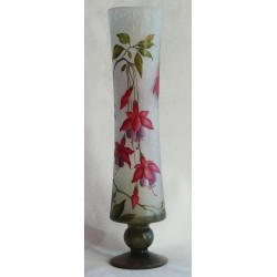 Vase sur pied fleurs de fuschias
