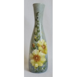 Vase décoratif fleurs jaunes sur fond gris