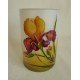 Vase cylindrique avec iris jaune grenat