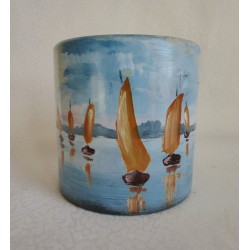 Vase décoratif avec des bateaux