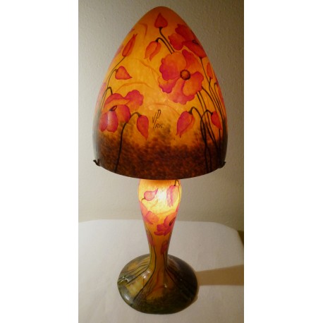 Lampe décorative, fond ocre, motif coquelicots