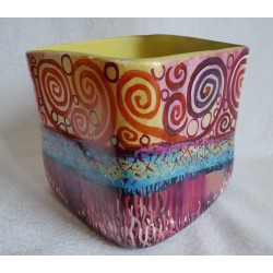 Vase décoratif de forme cubique 