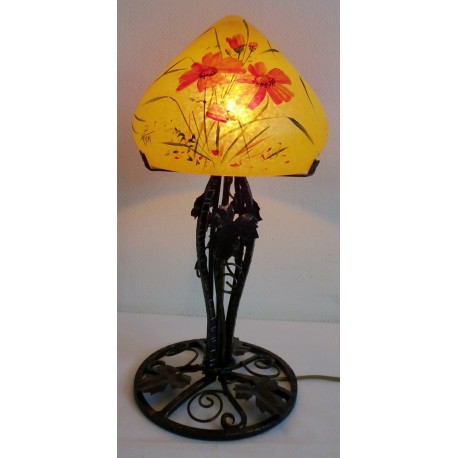 Lampe décorative avec pied en fer forgé 