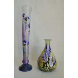 Ensemble de deux vases décoratifs fleurs mauves