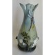 Vase décoratif plein d'eau avec libellule en relief